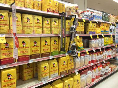 a crowded and confusing flour aisle