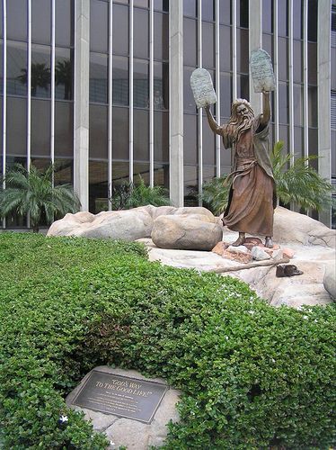 statue of Moses with the stone tablets